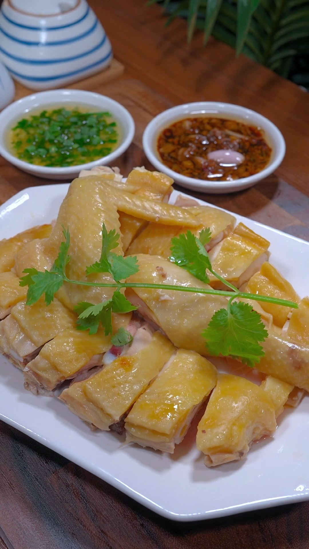 隔水蒸鸡大家都会做,但是酱料却各有不同。#白切鸡 #美食教程 #粤菜