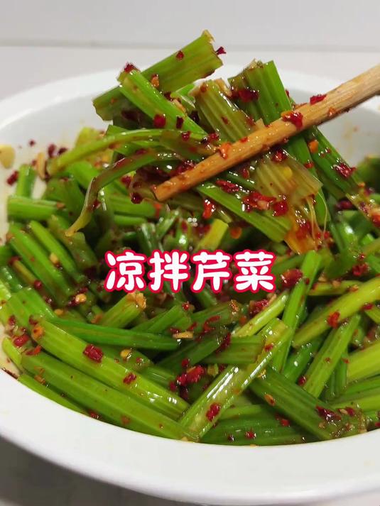 在湖南这个菜叫富菜,凉拌着吃,炒着吃都很爽口,吃都吃不腻