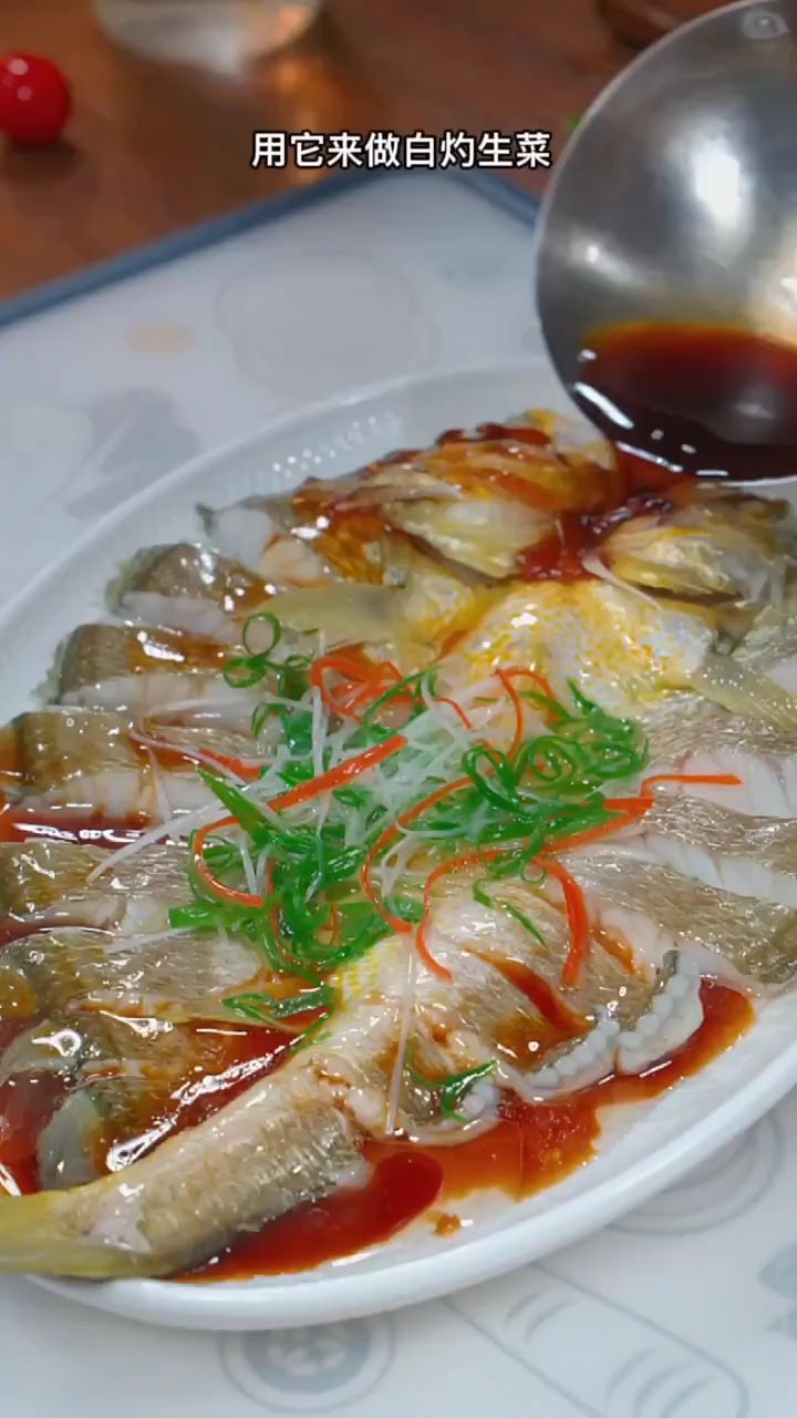 马上就要过年了,餐桌肯定少不了清蒸鱼,寓意年年有鱼