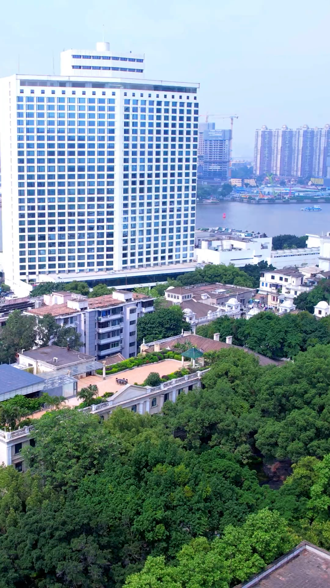 你第一次听到白天鹅宾馆,是在什么时候呢?