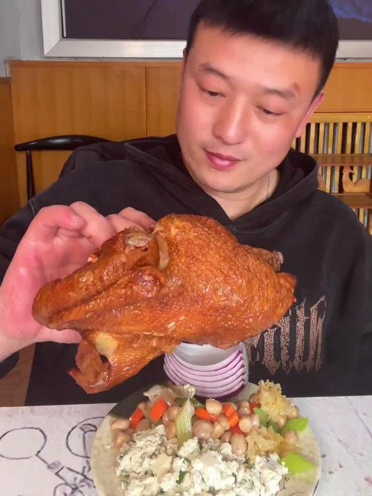 男人的简单快乐,简简单单吃一只扒鸡,简单快乐一下