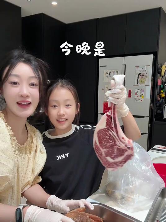 来看看沿海城市的家庭烧烤香不香～健康小甜水食材包日期新鲜，特别清甜好喝#家庭美食#