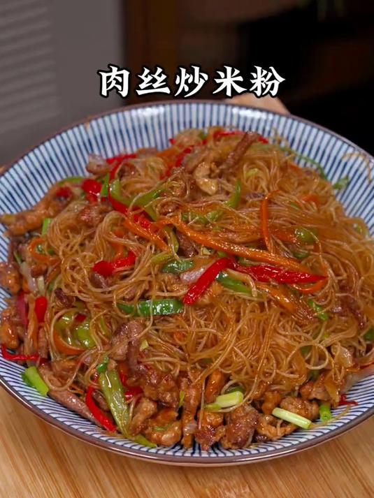 很多人都喜欢吃炒米粉，但是真正会炒的没有几个