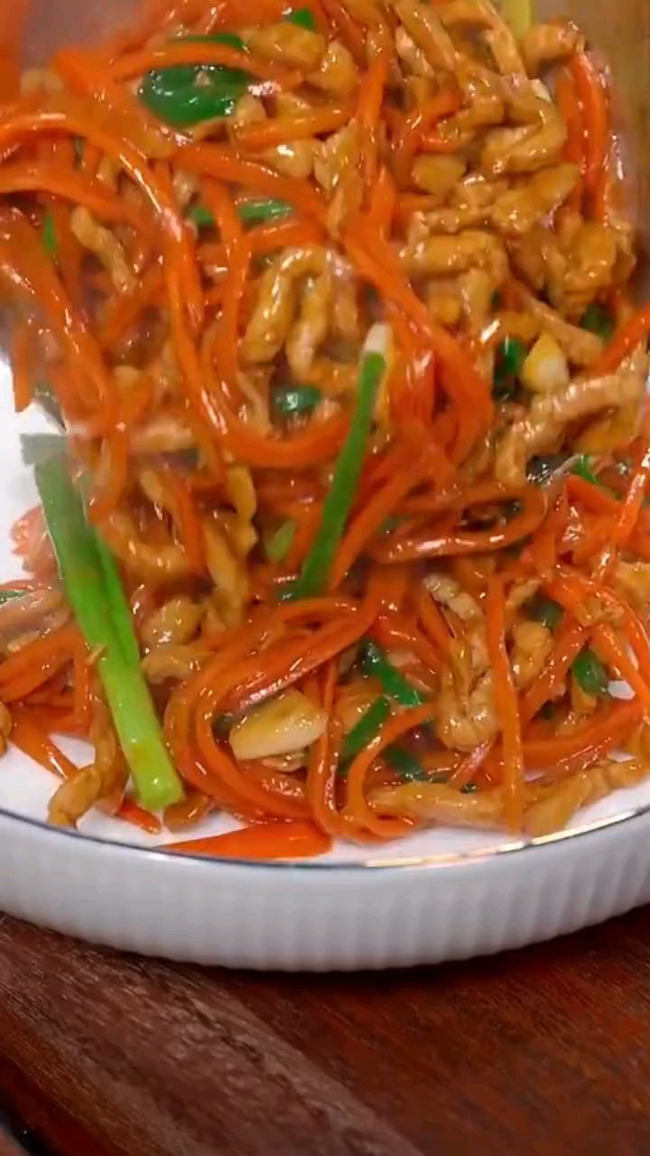 肉丝炒胡萝卜丝,健康又好吃