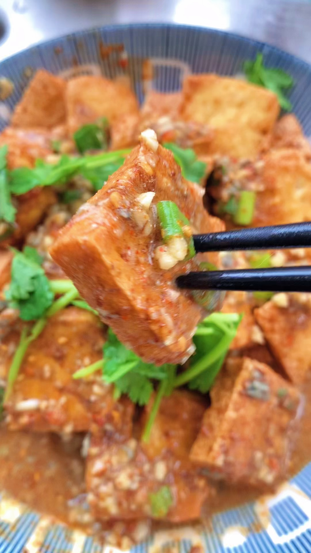 一个有味道的视频,闻起来臭吃起来香的家庭版臭豆腐!