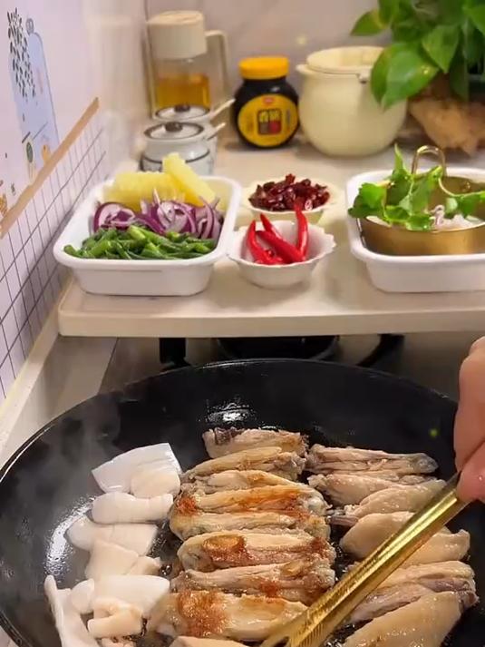 鸡翅这样做可好吃了