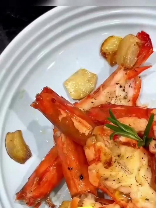 懒人厨房福音！黑虎虾解冻后直接煎，香到跺脚！
