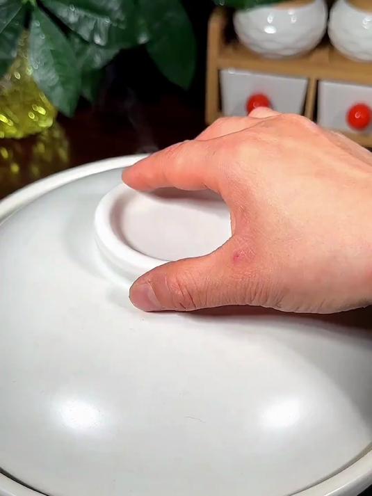 要多给家人喝这个红枣银耳雪梨羹，胶质满满，滋润又好喝