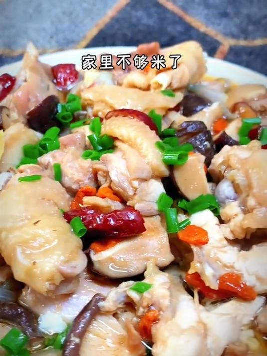 冬菇蒸鸡如何做到光是汤汁拌饭都可以吃三大碗?