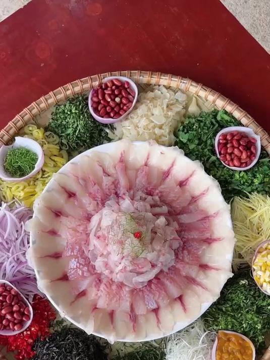 来自广西的非遗美食，吃上一次就会有无数次的青竹鲤鱼生
