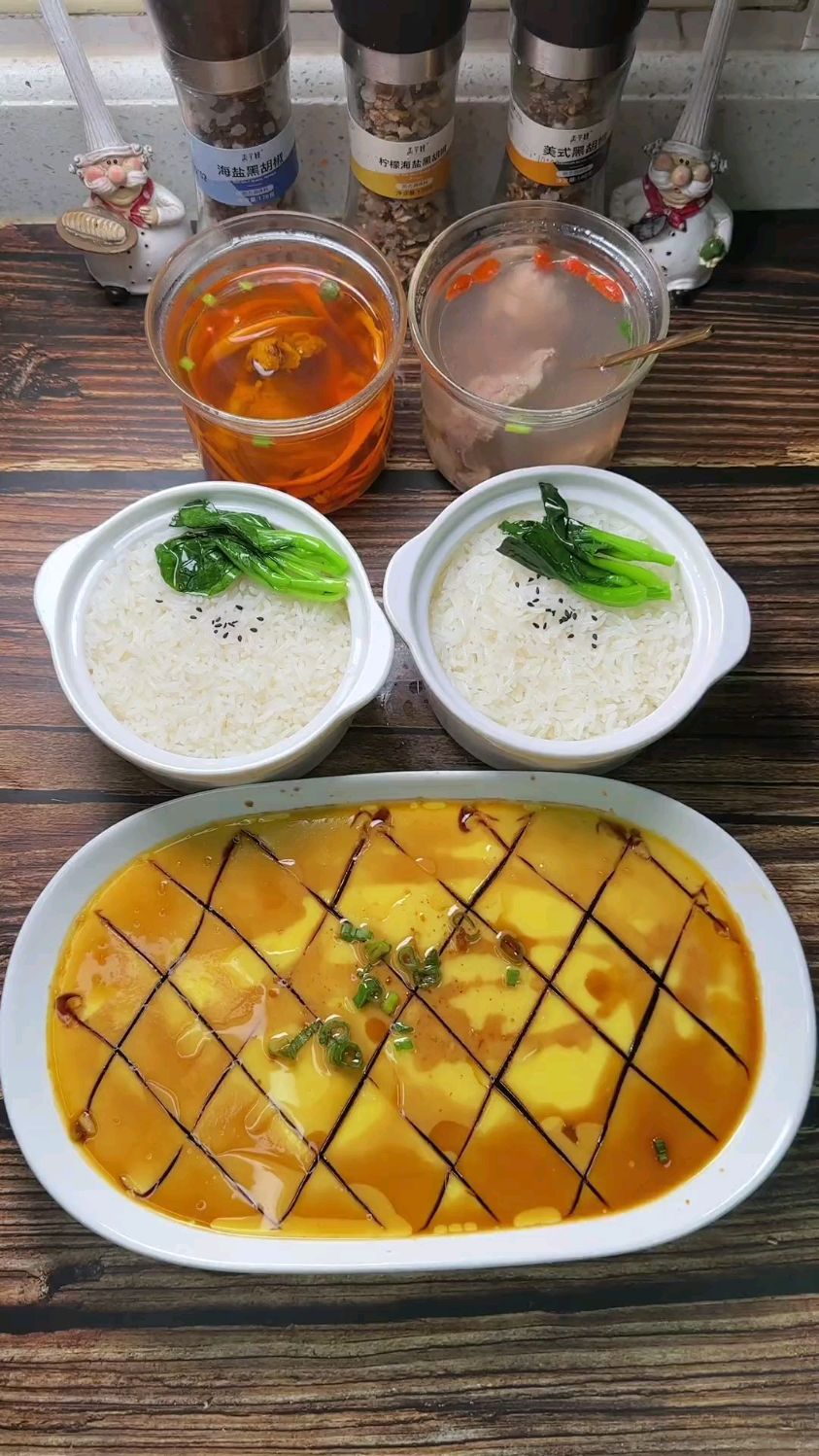 孩子上学去了,石斛排骨汤.虫草菇排骨汤
