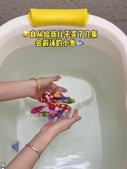 戏水小能手！五彩仿真鱼游泳超灵活