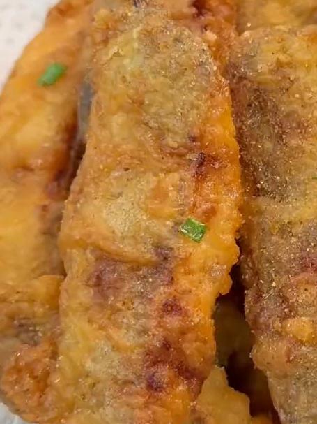 外酥里嫩的椒盐鱼排,年夜饭餐桌上面也是非常受欢迎的