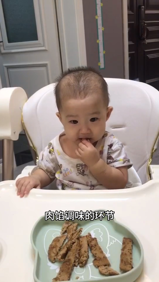 做点汉堡肉饼和丸子,没加任何调味料但是已经很香了