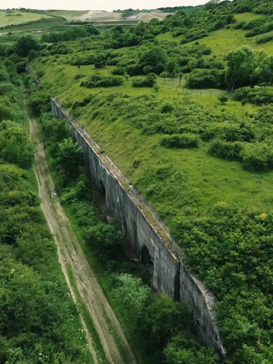 「地下雷库」在法国达讷镇,隐藏着二战时德国的地下鱼雷