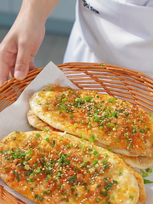 会掉渣的烧饼才叫绝,肉馅滋滋冒油～好吃到掉渣渣!