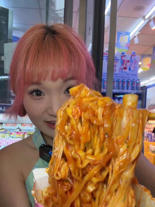 一个人在罗森便利店的快乐下午茶～甜咸永动吃到饱要花多少钱?