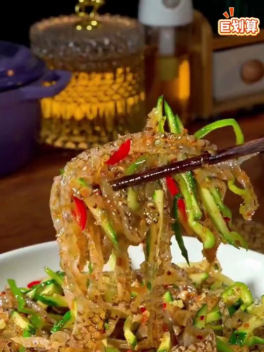 开袋即食的泡椒鱼皮Q弹爽脆下酒又下饭追剧当夜宵都不错