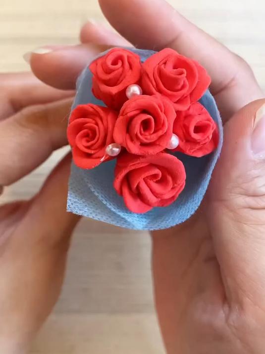自制手工彩泥玫瑰花束