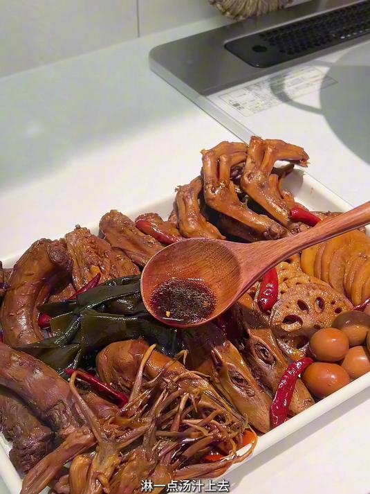 vlog日常|自制家庭版周黑鸭,苹果热橙茶