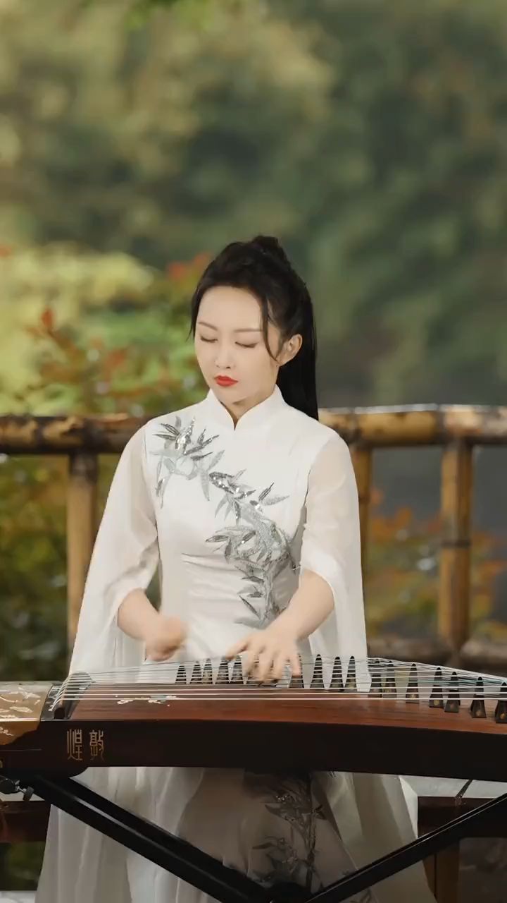 “爱一个人,攀一座山,追一个梦” 古筝版《大鱼》#古筝 #弘扬国乐 #大鱼海棠