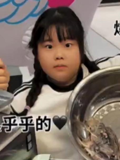 佳琦竟然背着我准备10多斤重的大墨鱼,回来开海鲜盲盒
