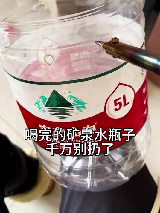 矿泉水瓶不要扔,教你一招轻松制作种菜花盆