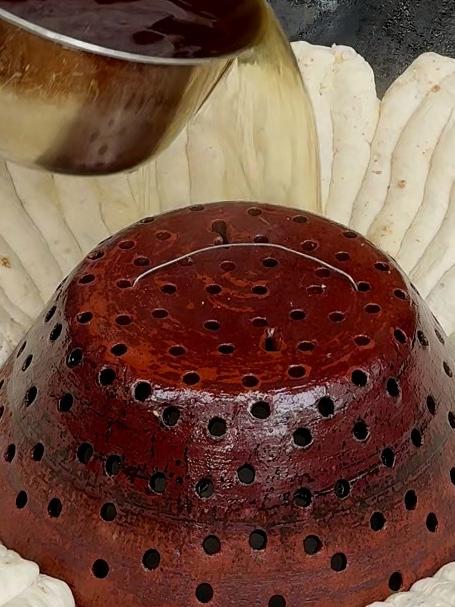 汉中大哥卖锅贴，红泥瓦罐锅底放，半锅油半锅面，20年不挂牌