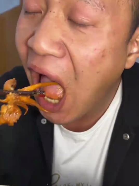 麻辣鱿鱼配大虾