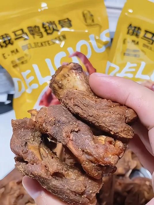 这个鸭锁骨真的好好吃 妈呀太香了好吃到停不下来无辣不欢谁懂