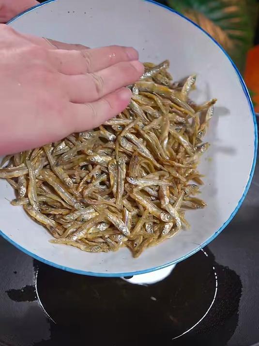 新鲜火焙的小鱼干，特别的香哦