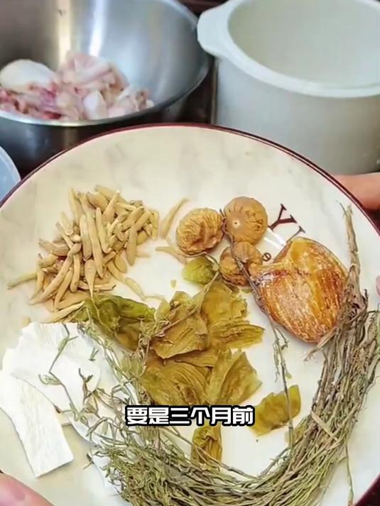 喝汤也能助消化?独脚金瘦肉汤的养胃妙招