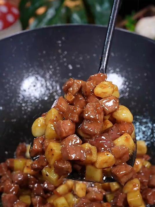 孩子放假在家想吃西餐厅的黑椒土豆牛肉粒