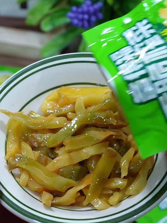 备得福的麻油榨菜,脆嫩爽口,配粥拌饭炒菜都很不错