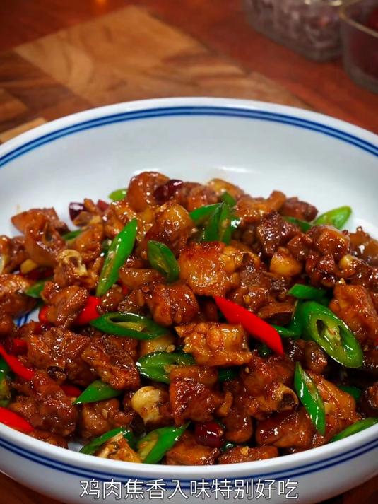 今天给大家分享一个红烧鸡块的做法