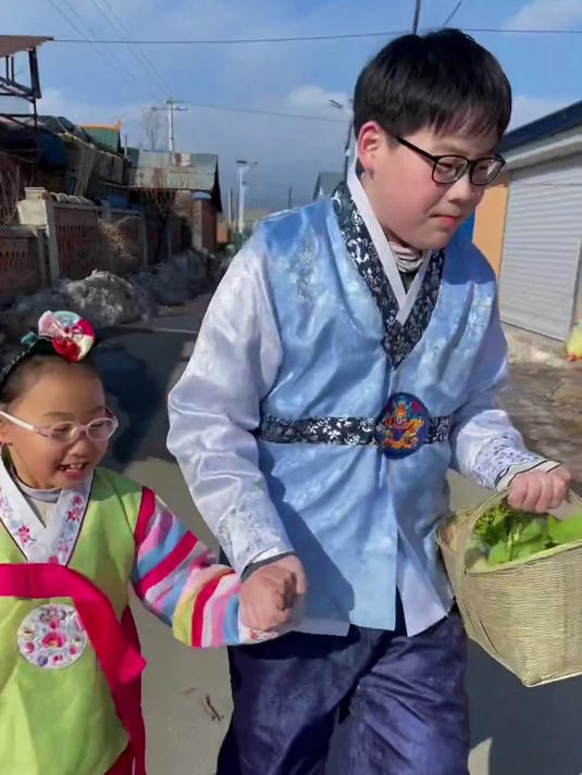 东北猫冬生活，肥肠牛杂火锅