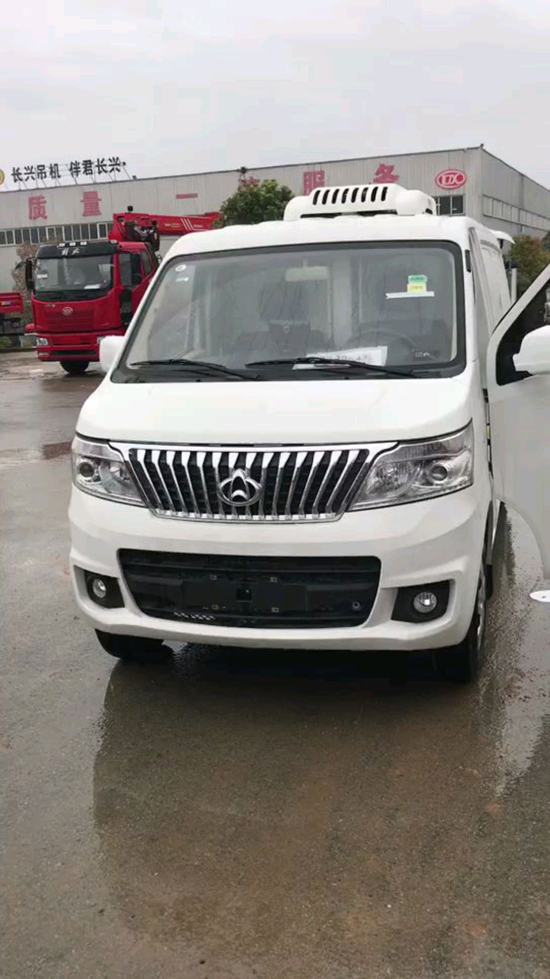 国六长安睿行M80面包冷藏车,8万左右的创业致富拉货车。