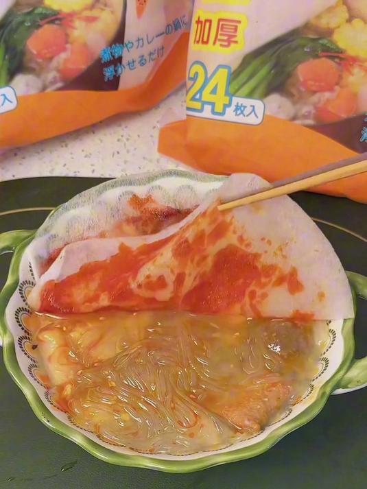 别再手动撇油啦!这款吸油纸,煲汤炖汤一键吸油超省心!