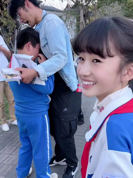 谢谢班长@Coco陈芷琰 送我的奶茶 果然美食可以治愈一切啊