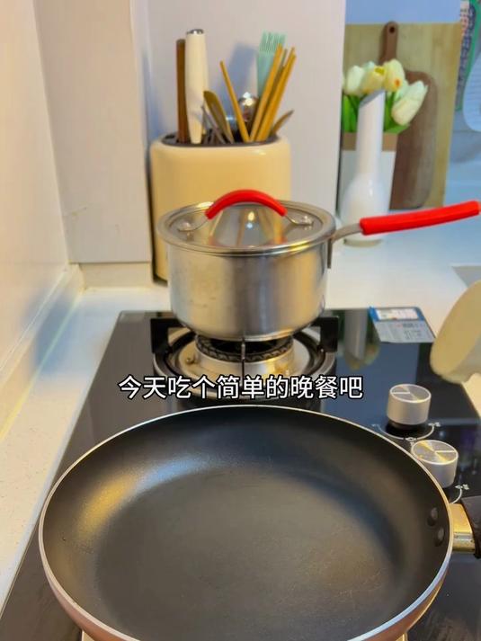 又是被美食治愈的一天  今日菜单:香煎牛排 紫菜蛋花汤 