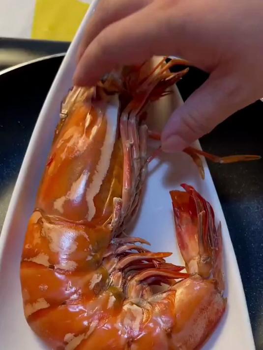 这虾冰鲜的,化了之后看着还挺新鲜?