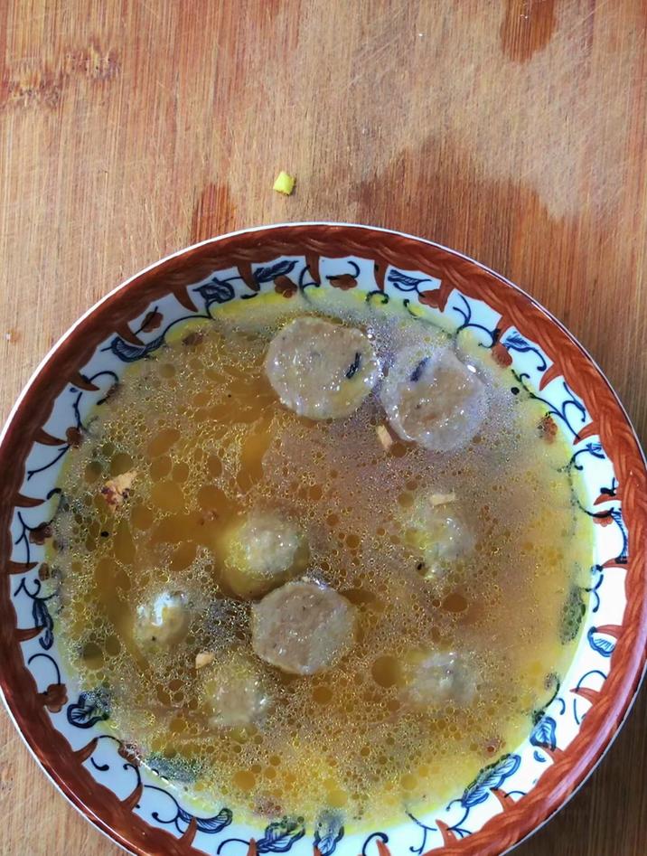 鱼丸汤的家常做法,分享一道白玉菇鱼丸汤