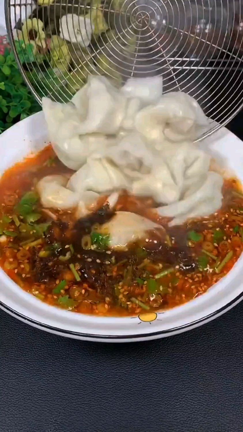 上个视频我做了馄饨,大家都问我汤料是怎样调的?