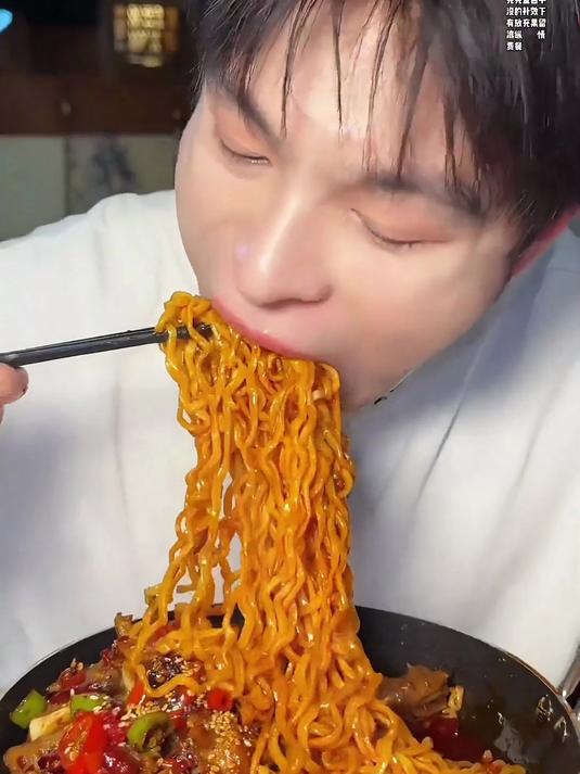 阿疯挑战爆辣江西菜，本地人都不敢这么吃！？