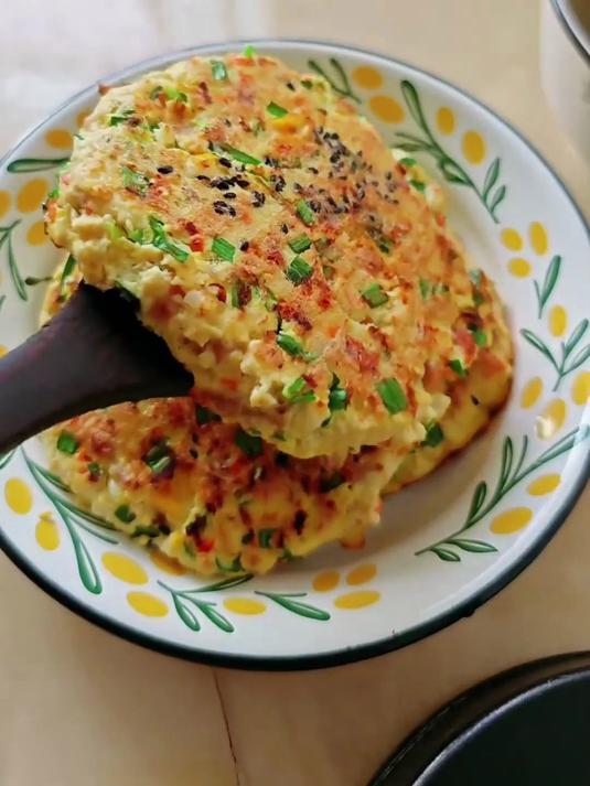 简单调味不复杂,豆腐鸡蛋饼风味十足