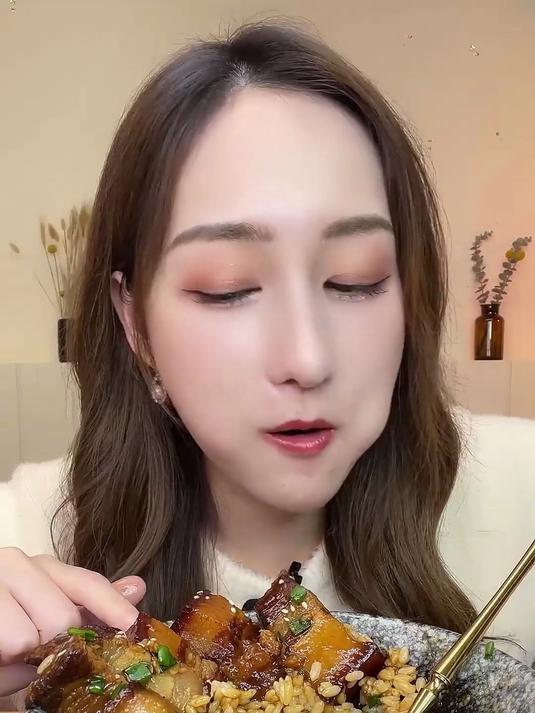 红烧肉盖饭，香而不腻，超级下饭！抖音美食创作者 一起吃一起胖