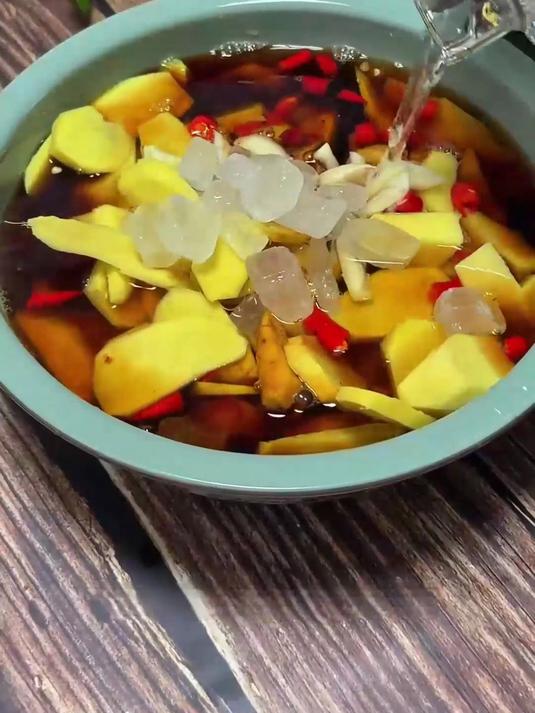 云南小黄姜鲜灵十足!煲汤炖菜增香,日常烹饪必备～