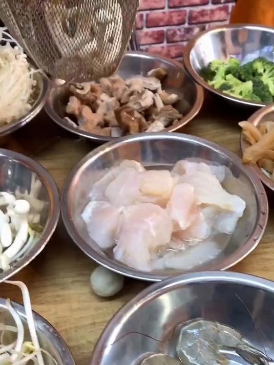 冒菜创业赚钱吗?三四平米小窗口,一天营业额破两千!