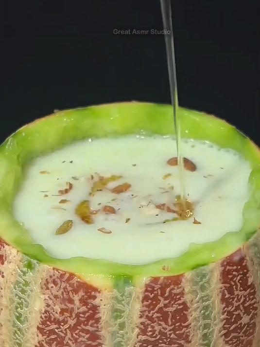 美食分享:哈密瓜奶昔
