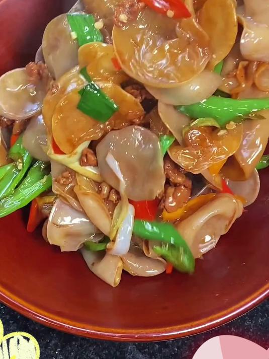 一家湘菜馆就因为在小炒肉里加入了白玉木耳成为了招牌菜